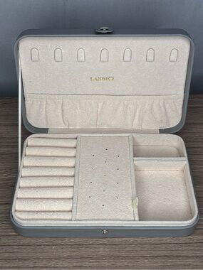 EUC Landici Grey & Cream Travel Jewelry Organizer Case